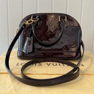 Authentic Louis Vuitton Alma Vernis BB handbag with strap. Patent Leather Pomme